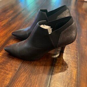 Donald J. Pliner Tillie Ankle Boot in Black Brushed Leather and Metallic Size 7.